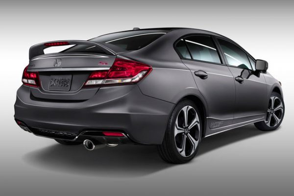 ۲۰۱۵-Honda-Civic-Si-sedan-rear-side-view-in-gray