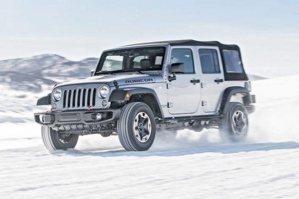 ۲۰۱۶-Jeep-Wrangler-Unlimited-Rubicon-Hard-Rock-front-three-quarter-in-motion-02-e1458933888472