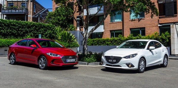 ۲۰۱۶-Mazda-3-Touring-Sedan-v-2016-Hyundai-Elantra-Elite-129
