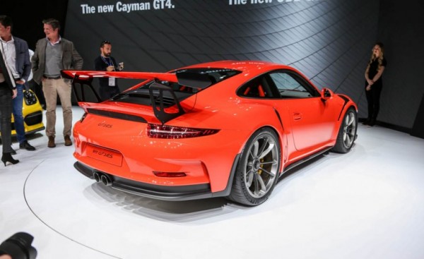 2016-Porsche-911-GT3-RS-212-765x468
