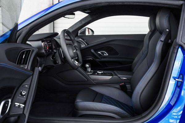 ۲۰۱۷-Audi-R8-V10-Plus-cabin-01