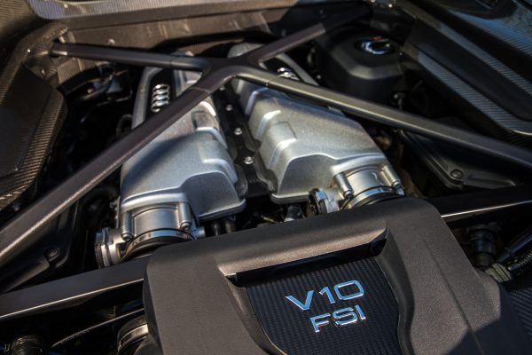 ۲۰۱۷-Audi-R8-V10-Plus-engine