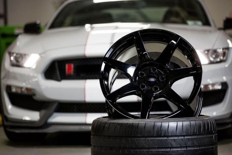 Ford Shelby GT350R Mustang carbon fiber wheels