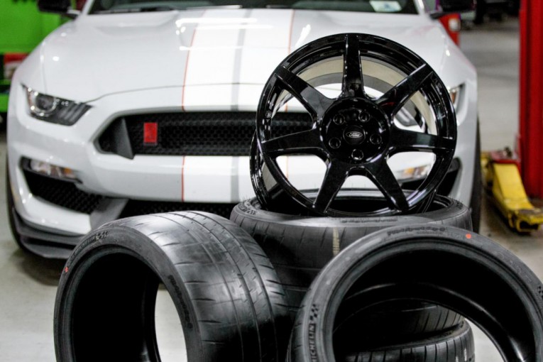 Ford Shelby GT350R Mustang carbon fiber wheels