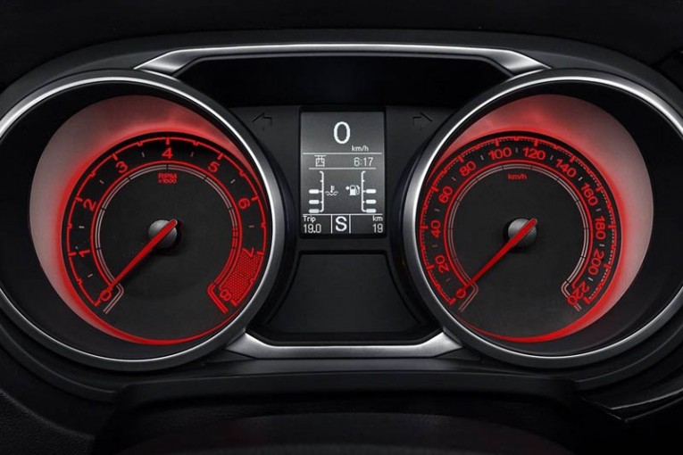 MG-GS-SUV-instrument-cluster-red-press