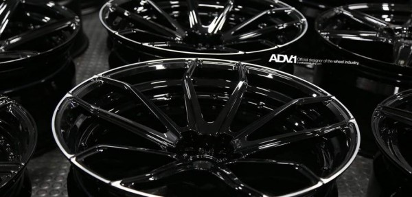 ford-mustang-aftermarket-wheels-adv1-fisker-rocket-gloss-black-standard-silver-forged-7_w940_h450_cw940_ch450_thumb