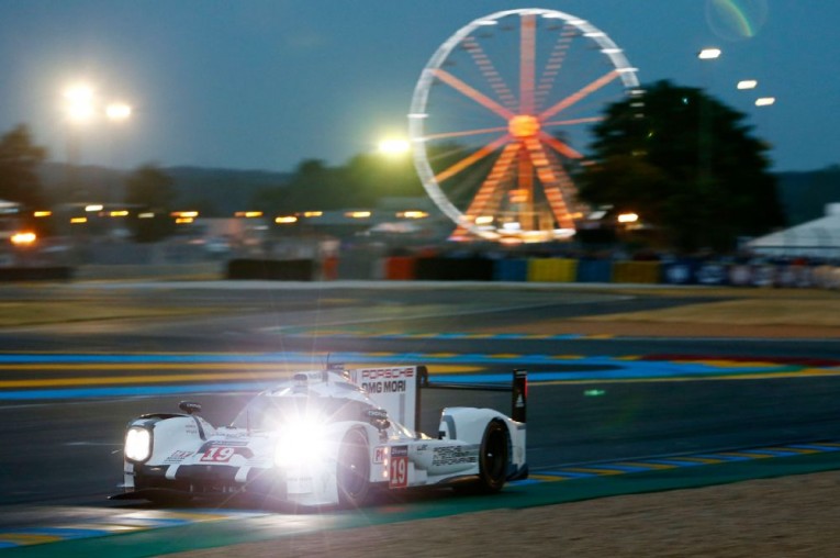 porsche-919-hybrid-at-2015-24-hours-of-le-mans-on-track